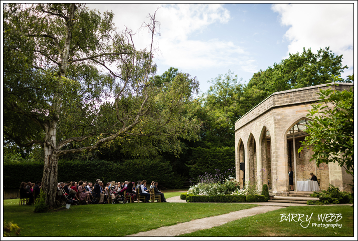 The congregation waiting for the Brides arrival